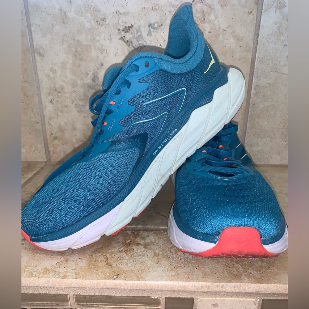 EUC Hoka One One W Arahi Running Shoes